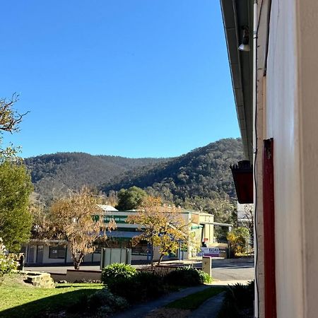 Colonial Bank Motel Omeo Εξωτερικό φωτογραφία