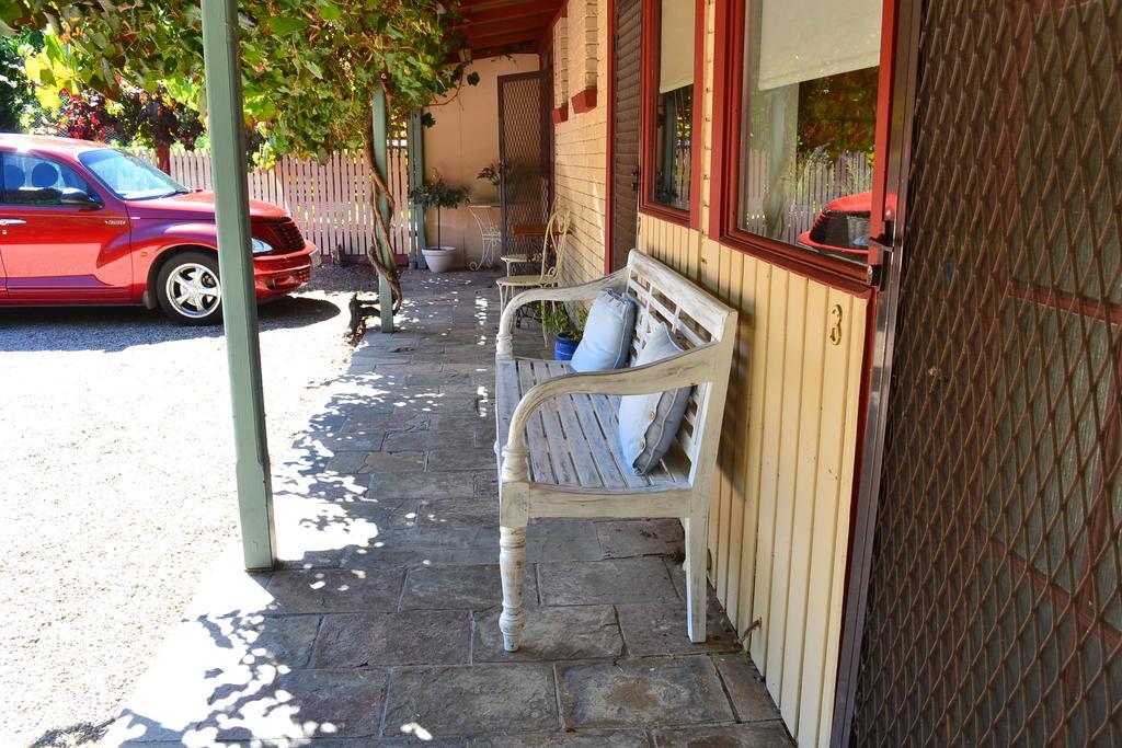 Colonial Bank Motel Omeo Εξωτερικό φωτογραφία