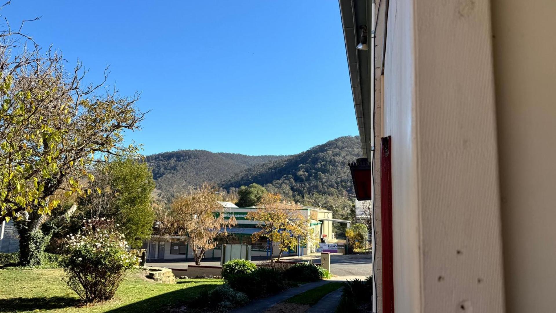 Colonial Bank Motel Omeo Εξωτερικό φωτογραφία